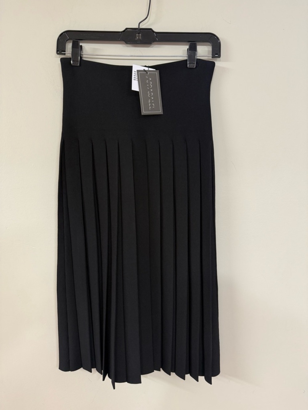 Apparalel Infinity Black Pleated Midi Skirt